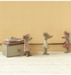 Maileg Little Miss Mouse in ihrem Tagesbett